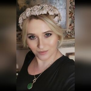 VINTAGE Cream Beige Floral Hair Fascinator – Old Hollywood Glam Collectible